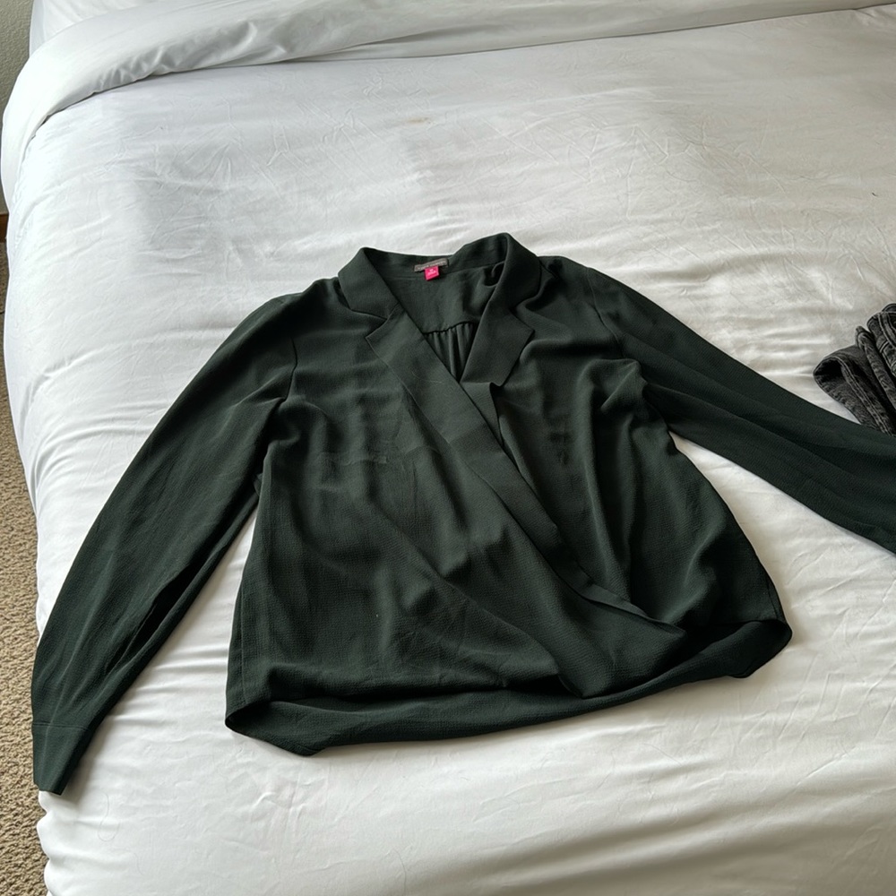 Vince camuto size medium dark green blouse